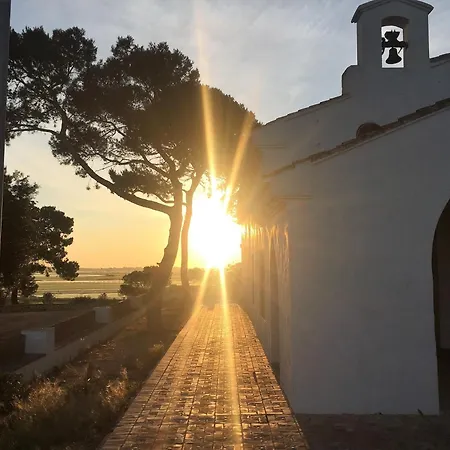 Bright Steps Away From The شقة *