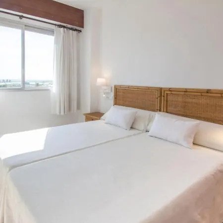 Apartment Bright Steps Away From The Mareny Blau